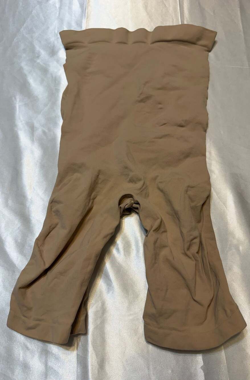 SKIMS Seamless Sculpt Mid-Thigh Short Shapewear